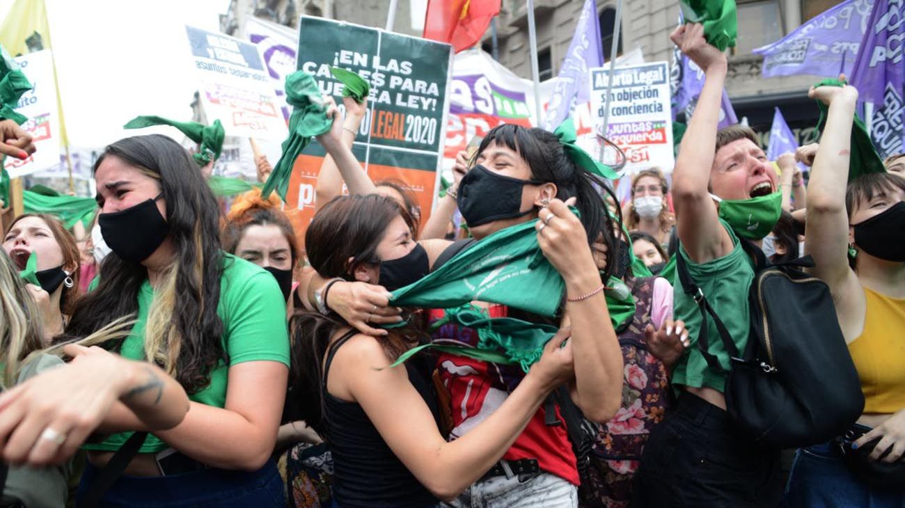 Diputados le dio media sanción a la legalización del aborto y ahora se define en el Senado