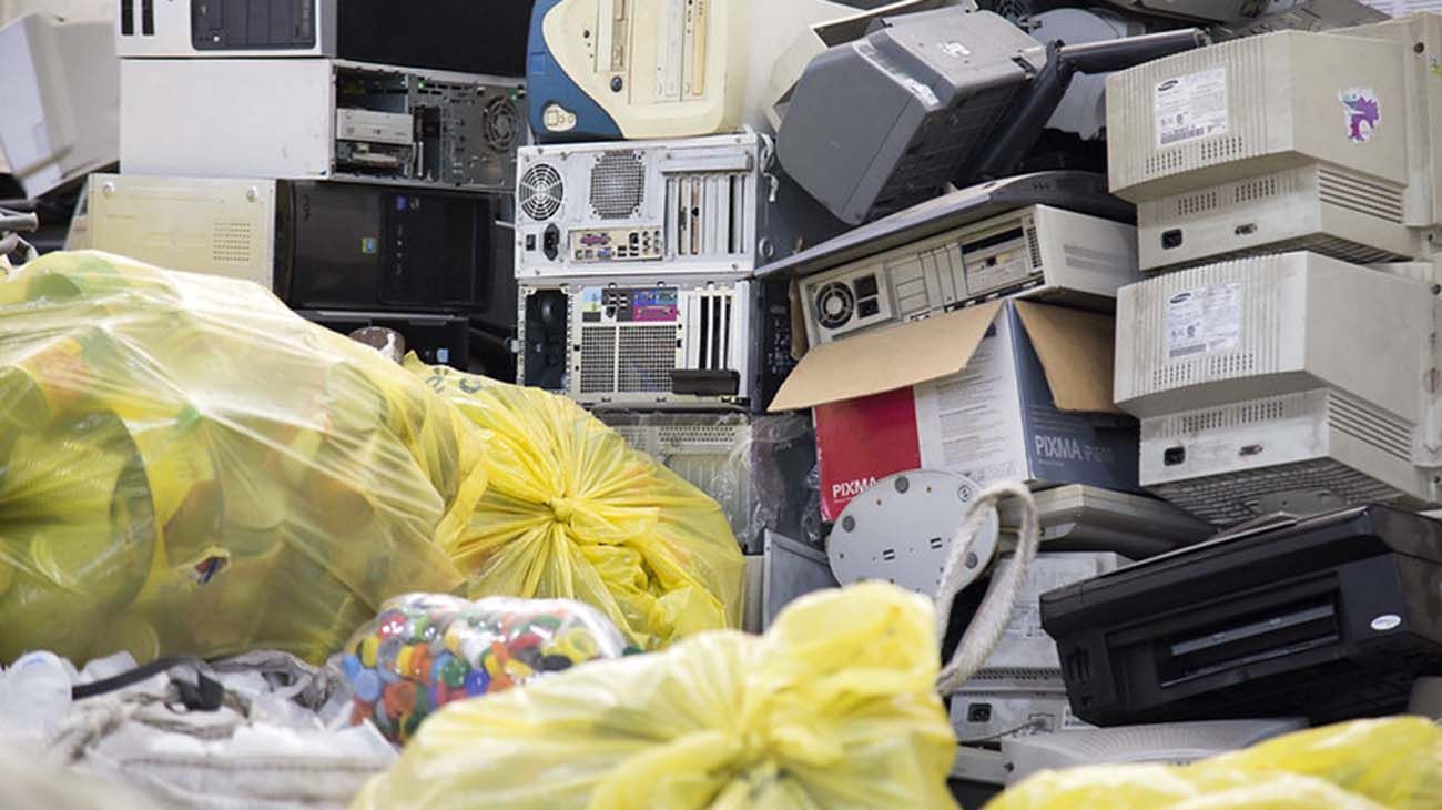 Todo se procesa a través de una cinta y luego el producto se enfarda y se entrega a la Cooperadora del Hospital Municipal Materno Infantil de San Isidro.