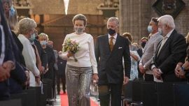 Combinó su tapabocas de lentejuelas y causó furor.