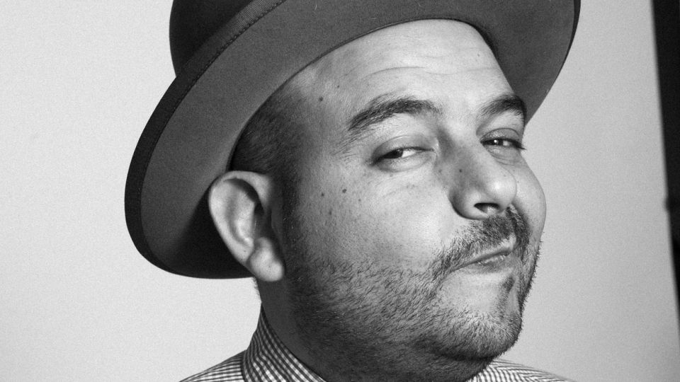 Camilo Lara: Nacido en México, este renombrado productor y músico fundó el Sello Casete en su país luego de su paso por algunas multinacionales. Considerado como una de las “50 Personas Más Influyentes de Latinoamérica” por el Diario El País, es el actual líder del Instituto Mexicano del Sonido.