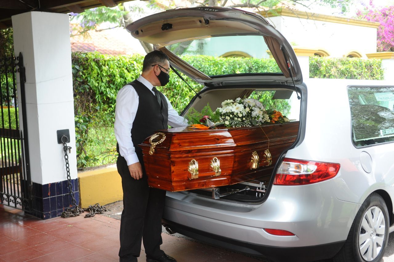 El último adiós a Carlín Calvo: las grandes personalidades que fueron a despedirlo