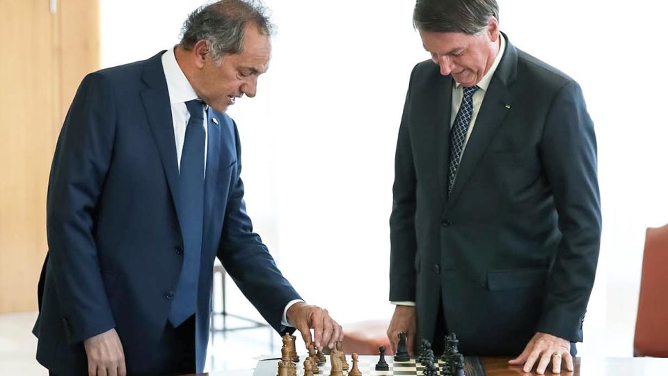 El embajador argentino en Brasil cuestionó el Decreto que habilita compra de trigo sin arancel.