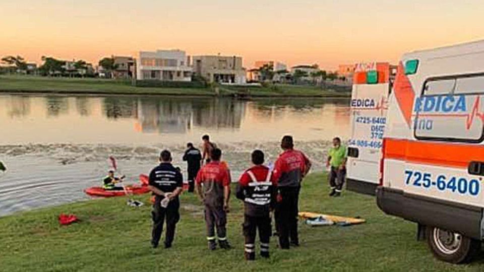 Intensa búsqueda en Escobar por un joven que desapareció en un lago artificial.untry