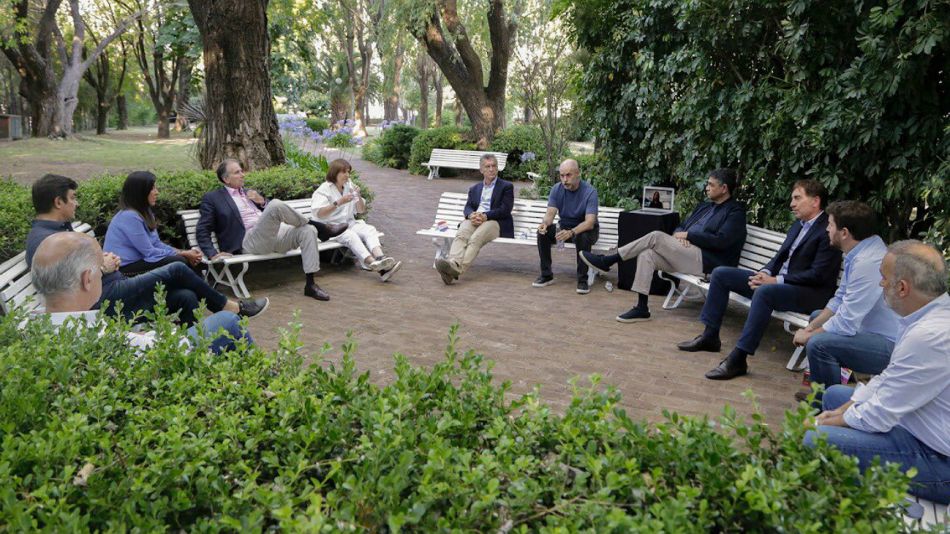 Cumbre del PRO con la participación de Eduardo Macchiavelli, secretario general del partido.