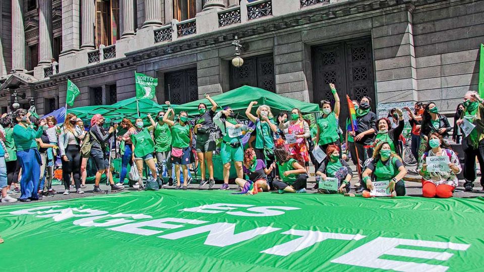 Ive. Varias notas describieron el debate en Diputados por la media sanción de la ley del aborto.