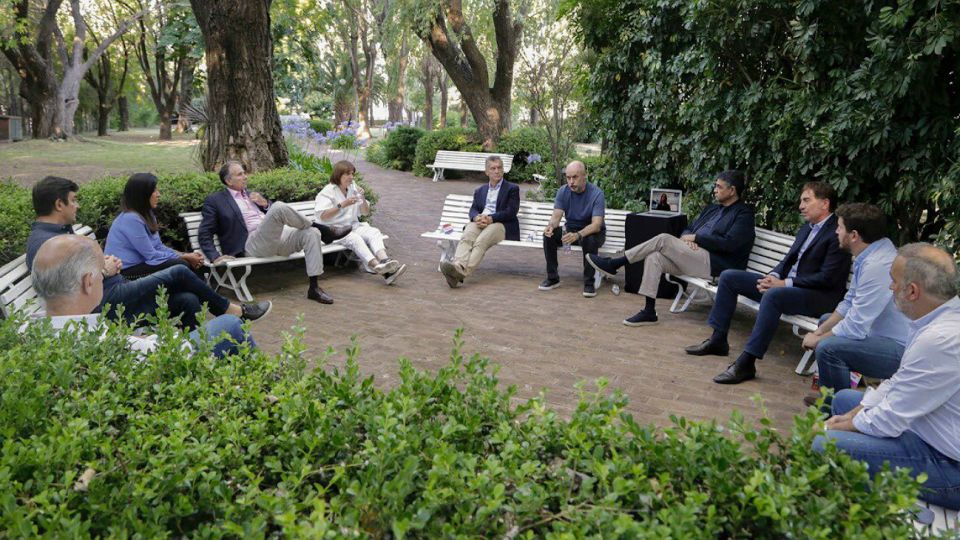 Cumbre del PRO con la participación de Eduardo Macchiavelli, secretario general del partido.