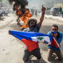 Los haitianos se manifiestan en Port-au-Prince, con motivo del Día Internacional de los Derechos Humanos, exigiendo su derecho a la vida ante un recrudecimiento de los secuestros perpetrados por pandillas. | Foto:Valerie Baeriswyl / AFP