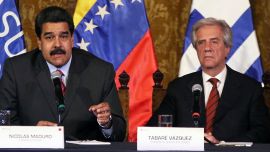 Maduro y Tabaré en reunión de la Unasur.