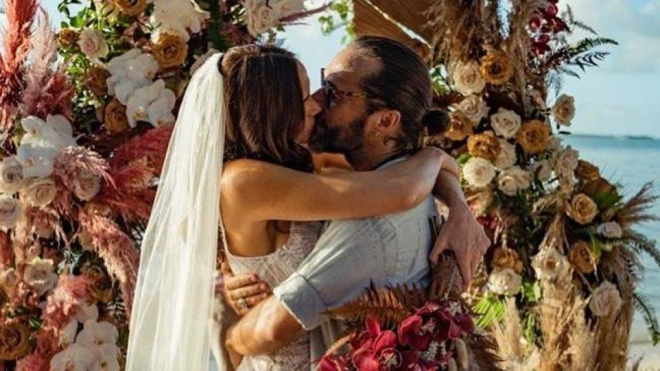 Tras 16 años en pareja, Diego Torres y Débora Bello se casaron en secreto