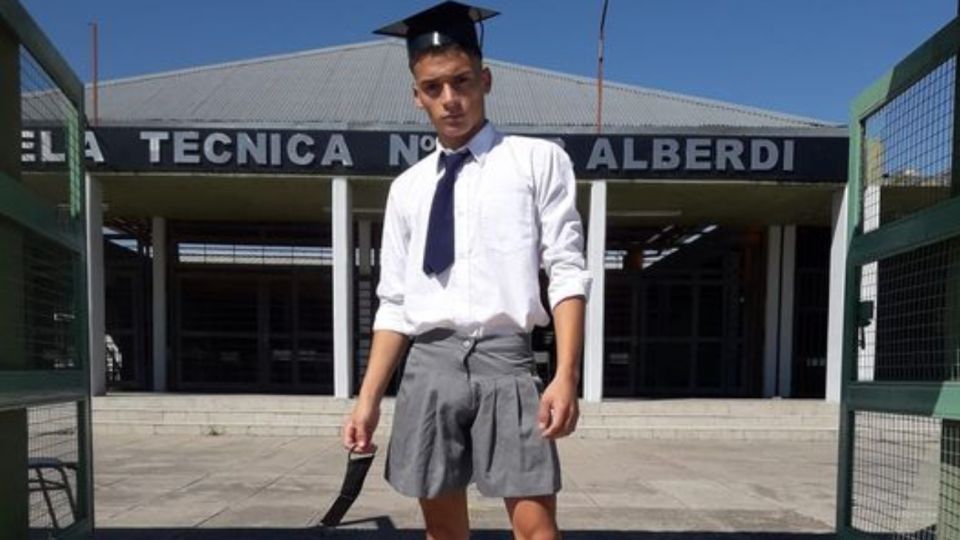 Luís Villafañe, de 18 años, fue discriminado y no lo dejaron asistir al acto de colación por usar pollera.