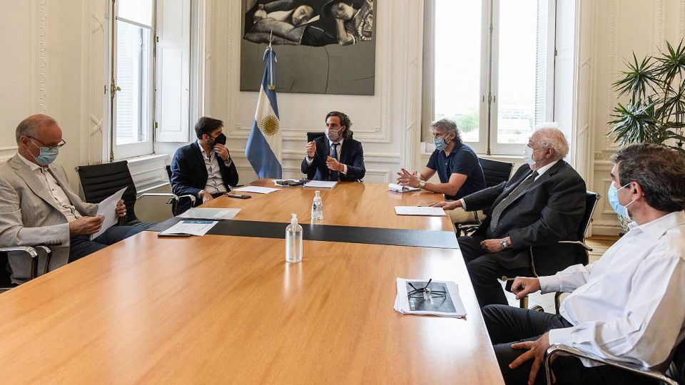 El jefe de gabinete nacionalde la provincia de Buenos Aires y de la Ciudad autónoma reunidos con Ministros de Salud en Casa de Gobierno.