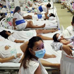Filipinas, Manila: la imagen muestra una vista general de las madres y sus bebés recién nacidos en la unidad neonatal del Hospital José Fabella, comúnmente conocida como la  | Foto:Alejandro Ernesto / DPA
