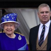 Isabel II junto a Andrés de York