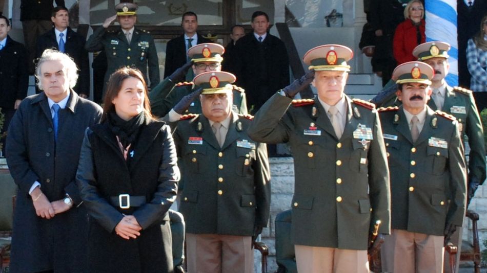 Entrega Sables y Despachos Militares