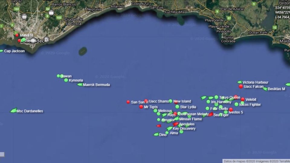 Imagen de los buques esperando la carga en los purtos de la zona de San Lorenzo.