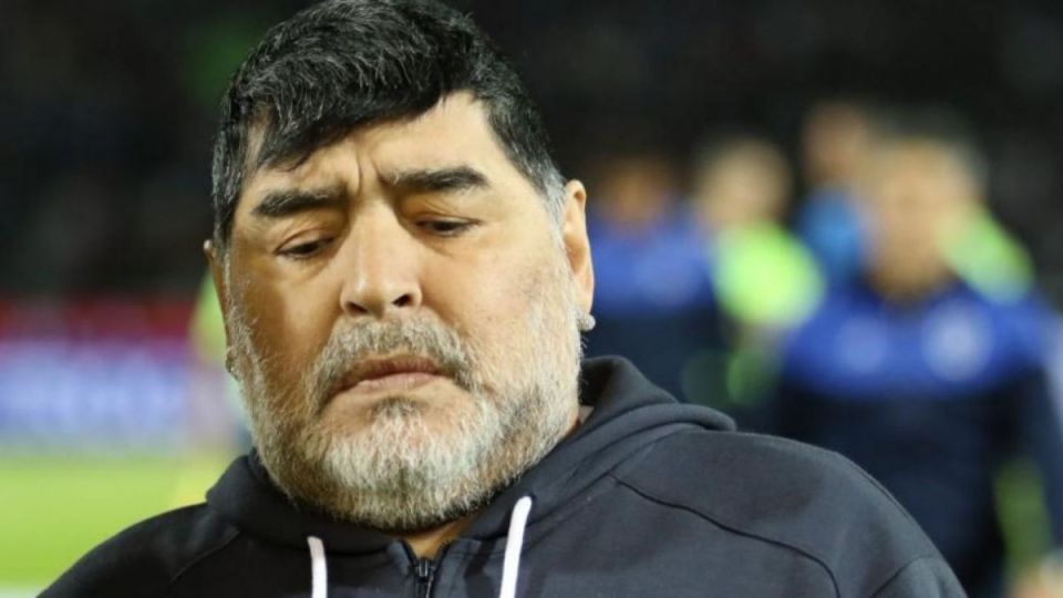 DIEGO ARMANDO MARADONA TENÍA UNA CAJA DE ZAPATILLAS EN LA QUE GUARDABA OBJETOS DE VALOR.