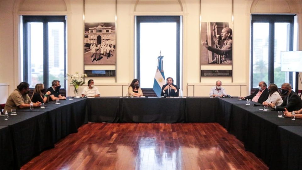 Cafiero junto a los sindicatos de los trabajadores estatales nacionales.
