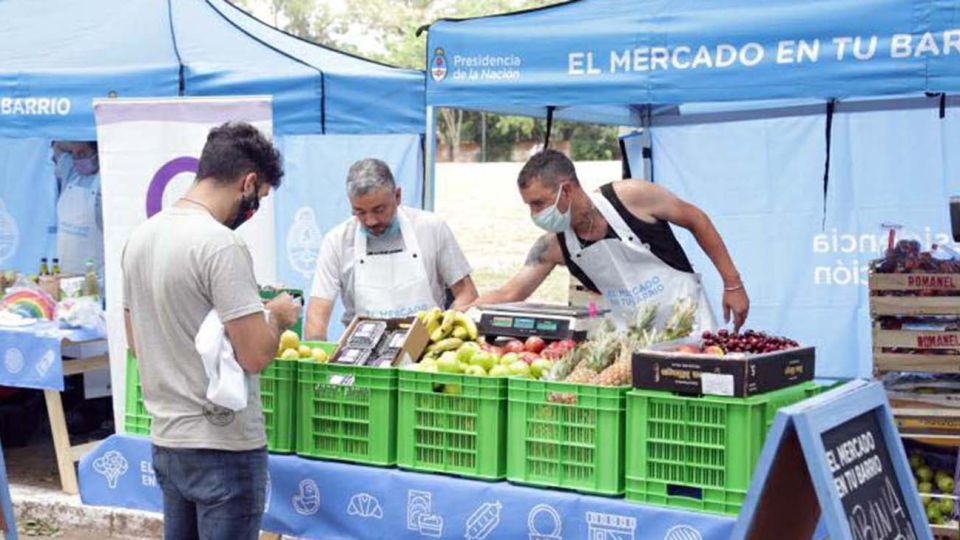 La Unión de Trabajadores de la Tierra hará "feriazos" para asegurar la provisión de comida en la mesa navideña"