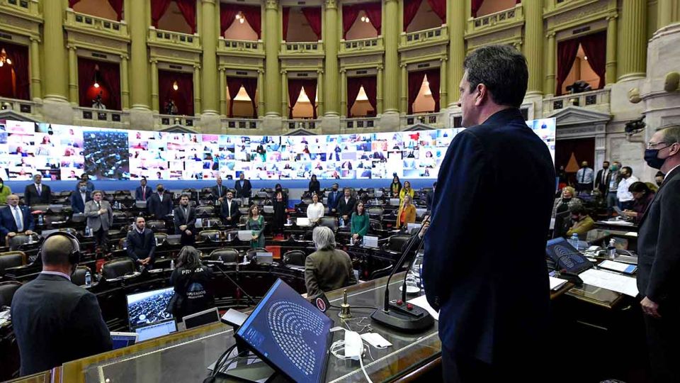 El 13 de mayo de este 2020, se llevó adelante la primera sesión mixta remota-presencial.
