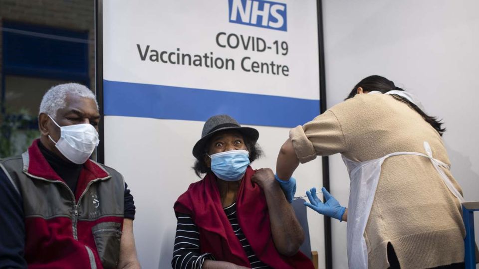 Vacunación en el Reino Unido COVID 19.