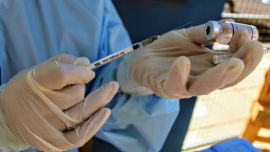 Rusia ya aplica la Sputnik V.