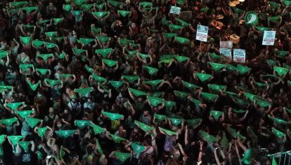 Miles de mujeres en la vigilia de Diputados donde el proyecto obtuvo media sanción