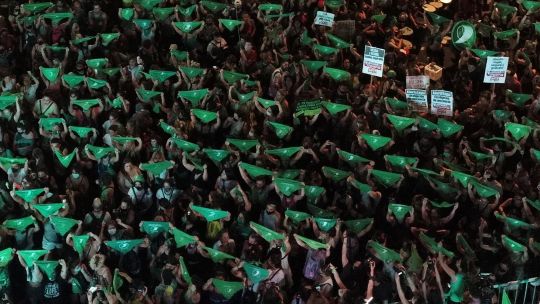 Miles de mujeres en la vigilia de Diputados donde el proyecto obtuvo media sanción