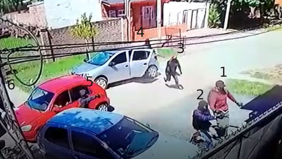 En el golpe armado en Moreno participaron al menos once delincuentes.