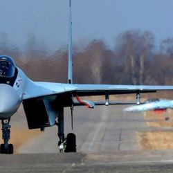 El Su-35 es una versión mejorada del Su-27, un caza que data de la Guerra Fría, pero que sin embargo no debe ser subestimado.