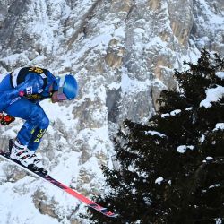 Ryan Cochran-Siegle de EE. UU. Compite durante el segundo entrenamiento del evento de la Copa del Mundo de Descenso Masculino de Esquí Alpino FIS, en Val Gardena. | Foto:Andreas Solaro / AFP