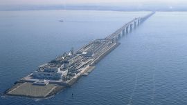 El imponente paso bajo el mar, atraviesa Tokio, uniendo las ciudades de Kawasaki y Kisarazu.