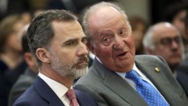 Felipe y Juan Carlos distanciados.