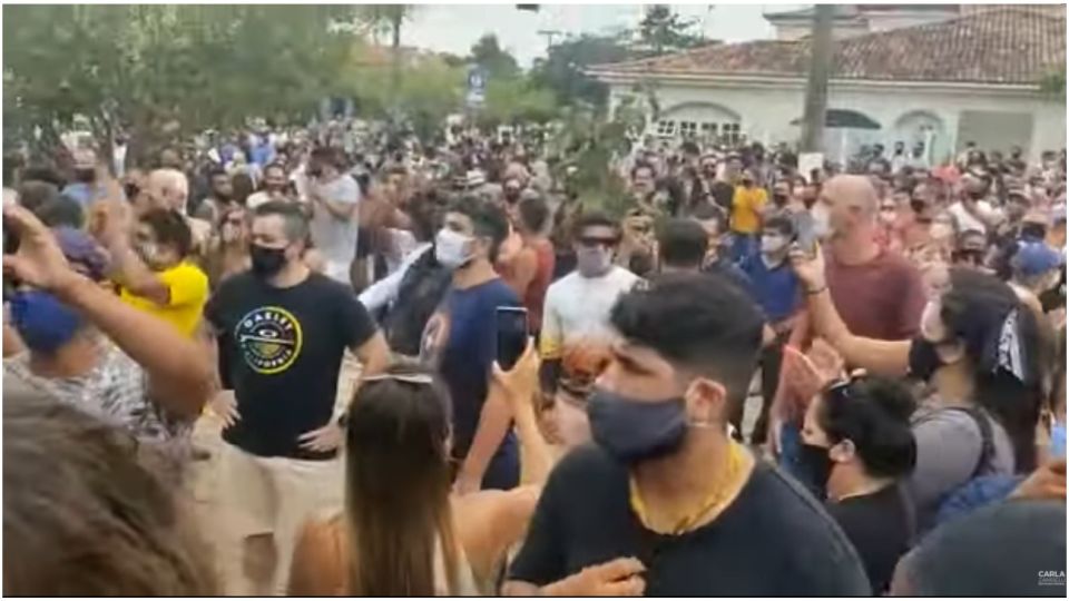 "Queremos trabajar", pedían los brasileros que trabajan en el turismo de Buzios.