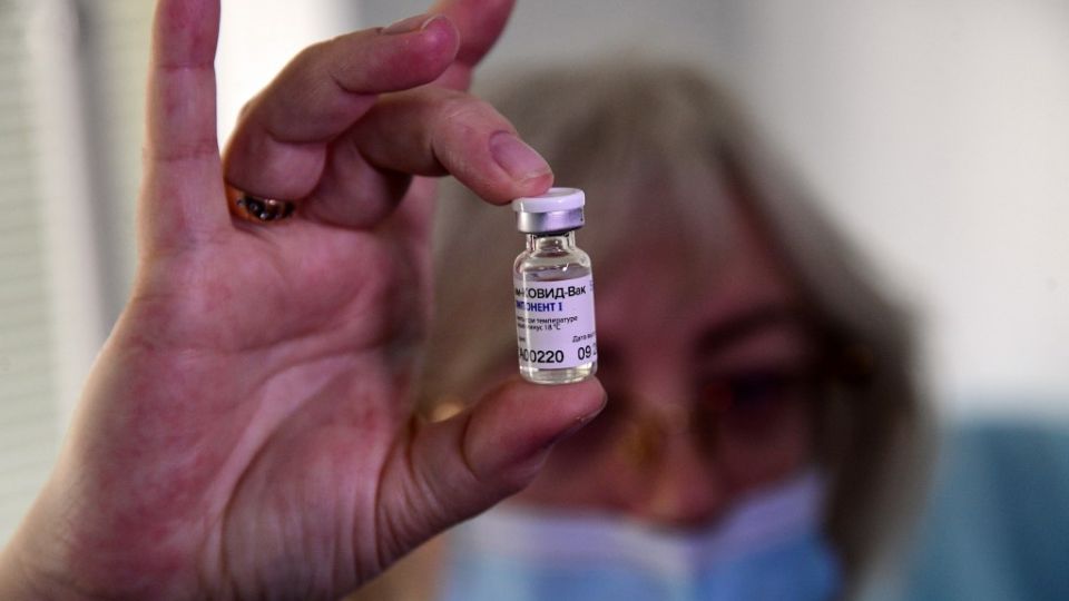 La vacuna contra el coronavirus desarrollada por el gobierno ruso, Sputnik V, fue anunciada por triunfalismo por el Kremlin.