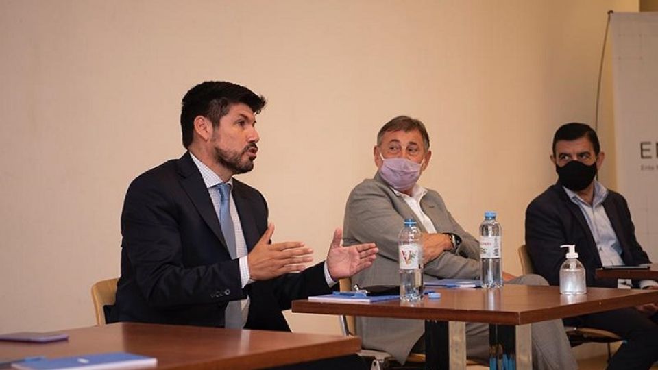 ENROQUE. Caserio y Saieg, el senador que esta semana llevó intendentes a Baires, piensa alternativas para Transporte.