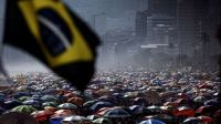 Las playas de Rio de Janeiro repletas de gente encendieron las alarmas