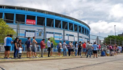Los alrededores del Cilindro, un centro de votación a cielo abierto.