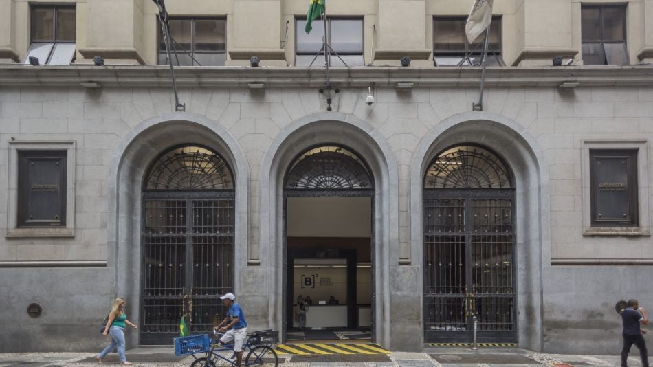 City Hall Orders Stores To Close Until April 5