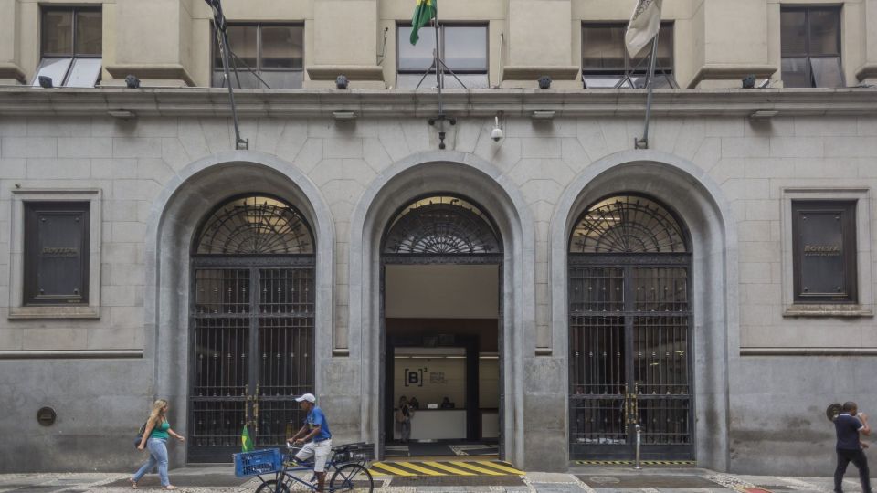 City Hall Orders Stores To Close Until April 5