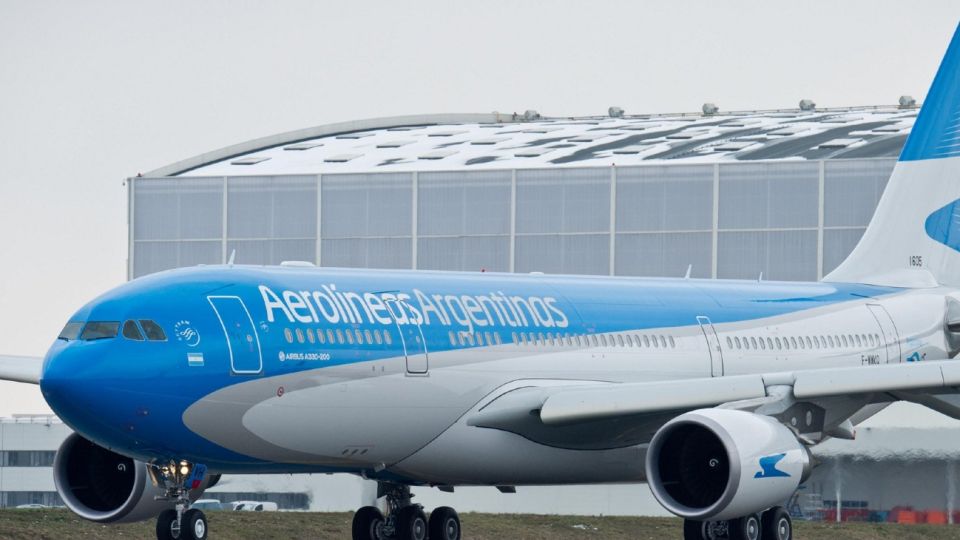 La aeronave Airbus 330, vehículo que recibirá la dotación de vacunas Sputnik V