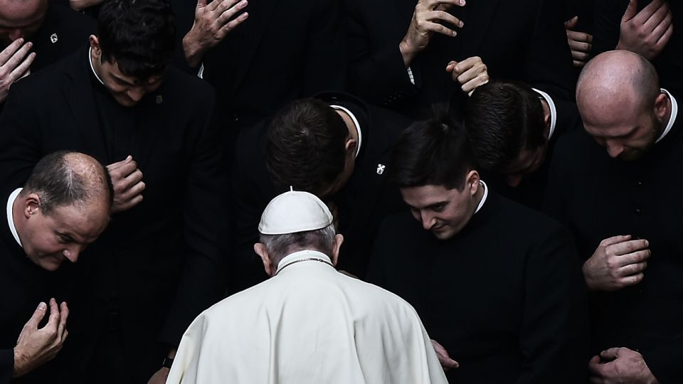 El Papa Francisco defiende las fuentes laborales del Vaticano.