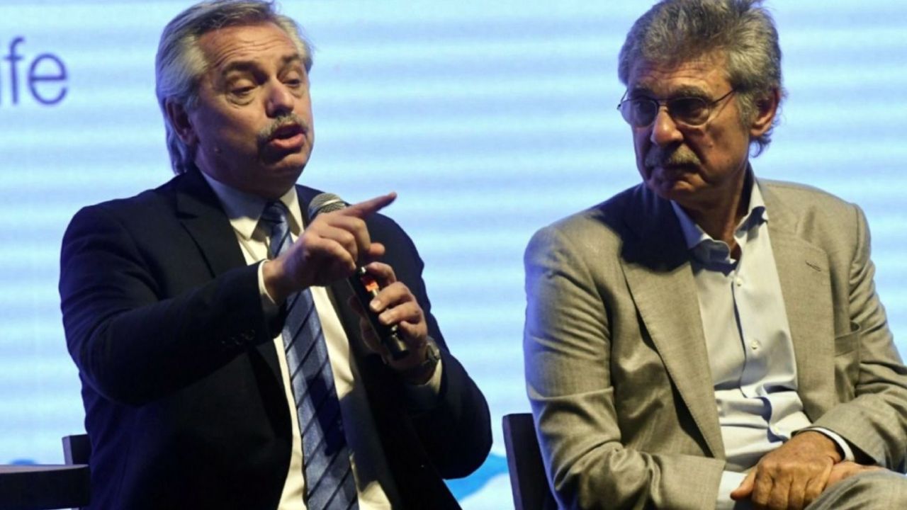 Alberto Fernández y Hugo Sigman, que fabricará la vacuna de AstraZeneca.  | Foto:CEDOC
