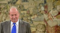 Cómo es la casa con paredes de oro en la que se aloja el rey emérito Juan Carlos