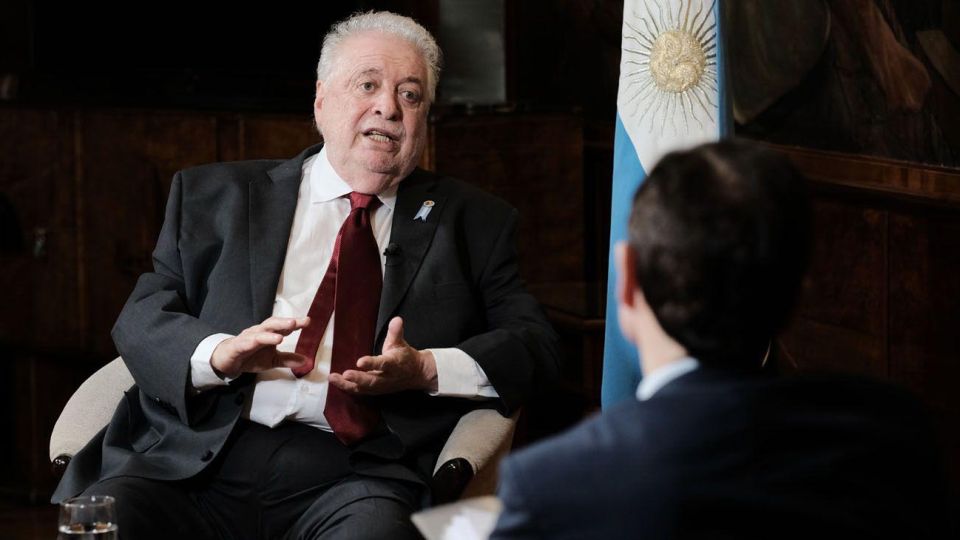 El ministro de Salud se refirió a los efectos secundarios de la cuarentena y recomendó reabrir la industria