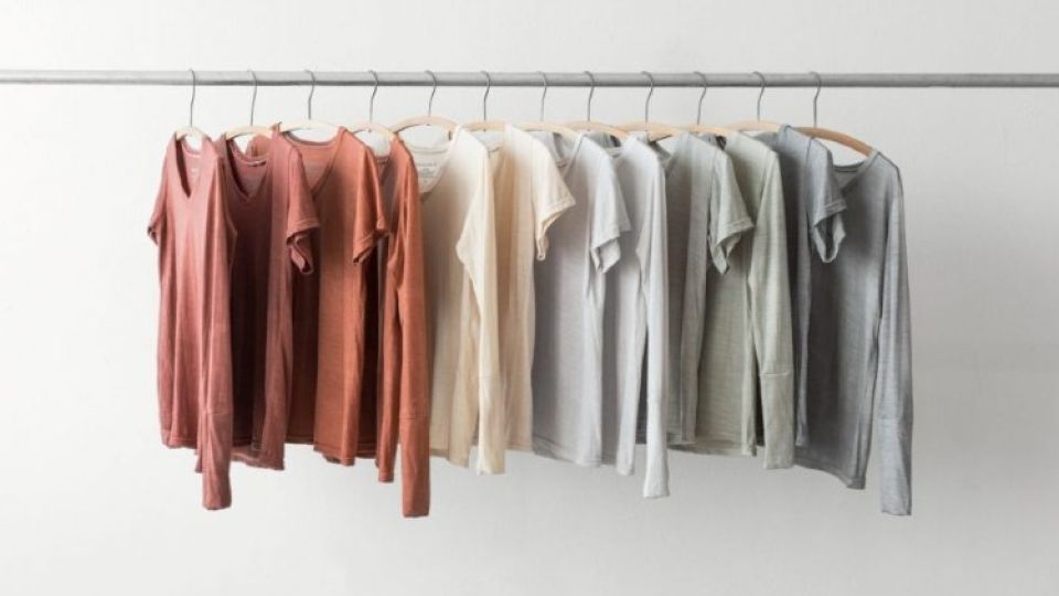 Empezar a dejar de lado la industria de la moda rápida es un cambio cultural que fomentan algunos influencers ecológicos.