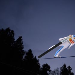 El noruego Halvor Egner Granerud compite en la competición masculina de la Copa del Mundo de Salto de Esquí FIS en Engelberg, Suiza central. | Foto:Fabrice Coffrini / AFP