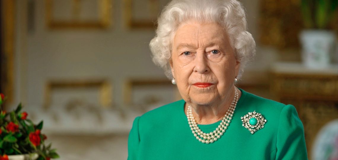 La reina Isabel II fue víctima de un particular robo