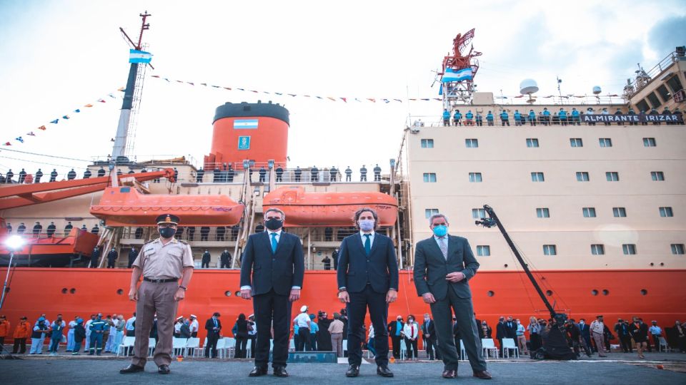 El ministro Rossi, junto al jefe de Gabinete, Santiago Cafiero, y el canciller Felipe Solá en el arranque de la Campaña de Verano 2020/21.