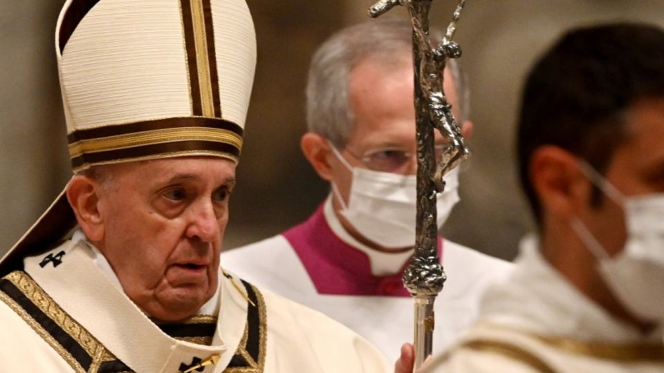 El sumo pontífice, Papa Francisco, oficiando la misa de Gallo