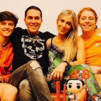 Rodolfo Barili y Lara Piro con sus hijos